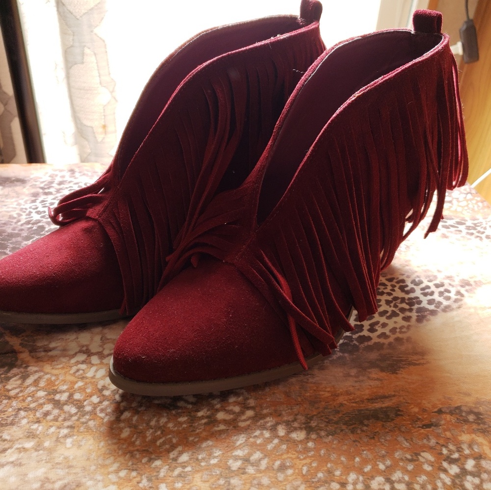 Fringe shoes.Beast fashion